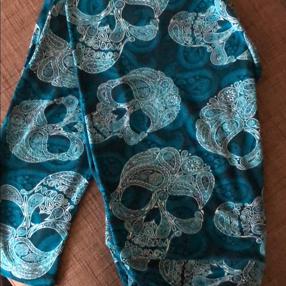 SOLD-Lularoe TC skull leggings-teal- - Picture 1 of 2